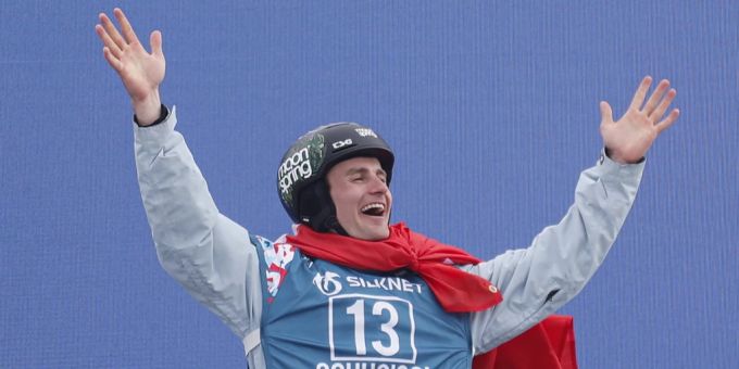 Nicolas Huber jubelt über die WM-Bronzemedaille im März 2023. Nicolas Huber