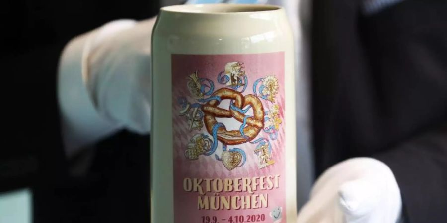 Der Oktoberfest-Bierkrug blieb in diesem Jahr leer. Foto: Oliver Berg/dpa