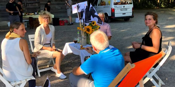 Monika Bingisser (2. v. l.) zeigt ihre Heimat in einer SRF-Sendung. SRF
