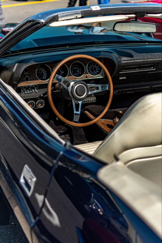 Das Interieur eines Dodge in Suhr.