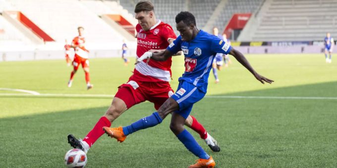 Der FC Thun und der FC Luzern liefern sich ein intensives Duell im Cup. FC Thun FC Luzern