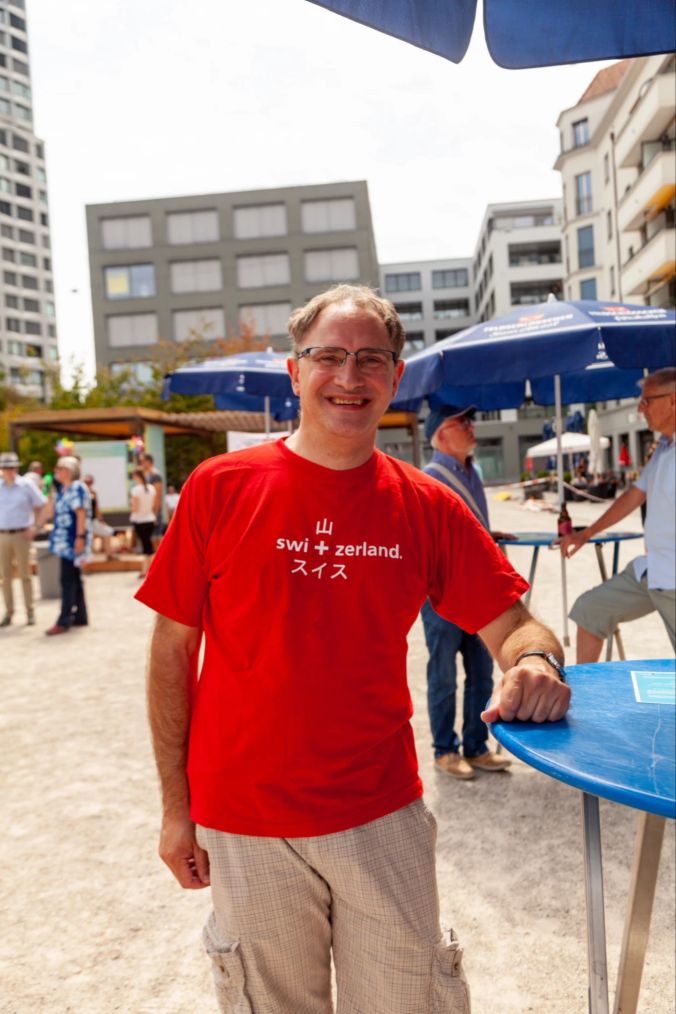 Patrick K. geniesst den 1. August mit einem Grillabend.