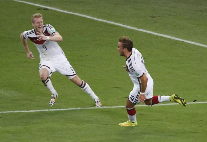 André Schürrle und Mario Götze bejubeln den Siegtreffer im WM-Final gegen Argentinien 2014. André Schürrle