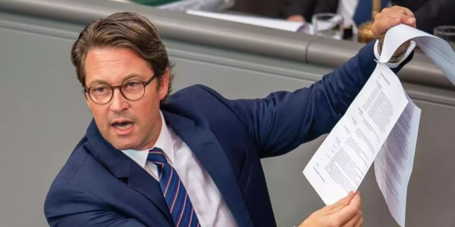 Die Opposition wirft Verkehrsminister Scheuer schwere Fehler etwa bei der Vergabe der Pkw-Maut vor. Foto: Lisa Ducret/dpa