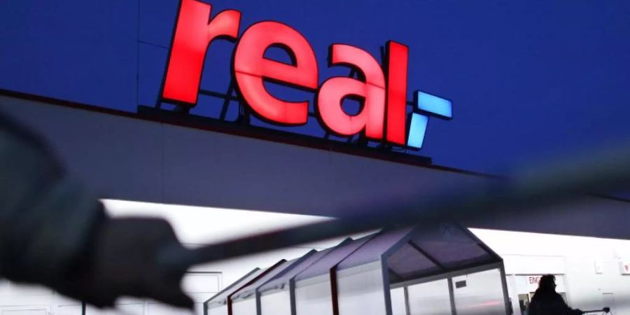 Die Supermarktkette Globus will sich einen Teil des zerschlagenen Real-Warenhausnetzes einverleiben. Foto: Oliver Berg/dpa/Archivbild