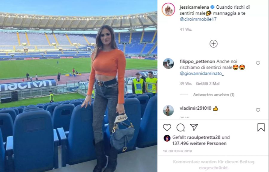 Jessica Melena posiert für ihre Fans auf Instagram.