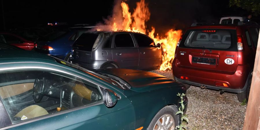 Niederuzwil SG: Auto in Brand gesteckt?