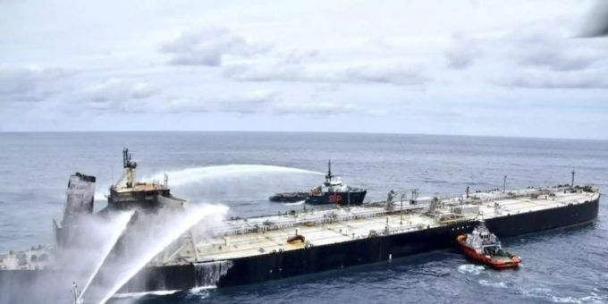 Colombo - Feuer an Bord von verunglücktem Öl-Tanker vor Sri Lanka erneut ausgebrochen