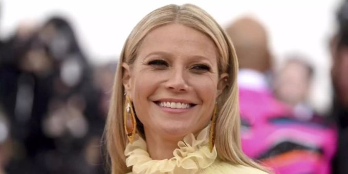 Die US-Schauspielerin Gwyneth Paltrow bedankt sich für Glückwünsche auf ihre ganz eigene Weise. Foto: Evan Agostini/Invision/AP/dpa Die US-Schauspielerin Gwyneth Paltrow bedankt sich für Glückwünsche auf ihre ganz eigene Weise. Foto: Evan Agostini/Invision/AP/dpa