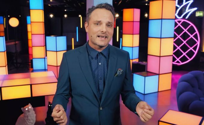 SRF-Satiriker Dominic Deville ist zurück – und darf auch wieder vor Zuschauer auftreten. Dominic Deville