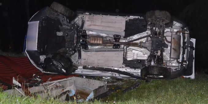 Selbstunfall mit Personenwagen. Selbstunfall mit Personenwagen