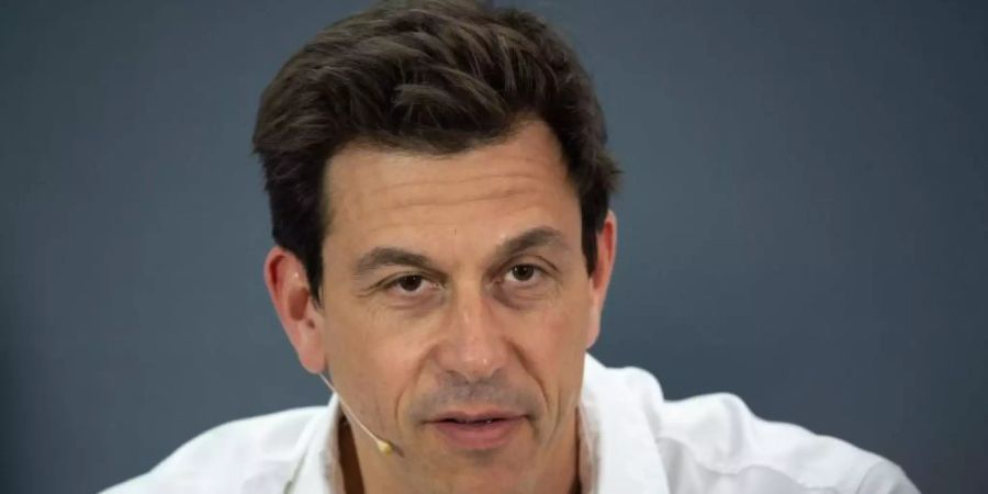 Ist mit der Leistung seiner beiden Formel-1-Piloten sehr zufrieden: Toto Wolff, Teamchef von Mercedes. Foto: Sebastian Gollnow/dpa