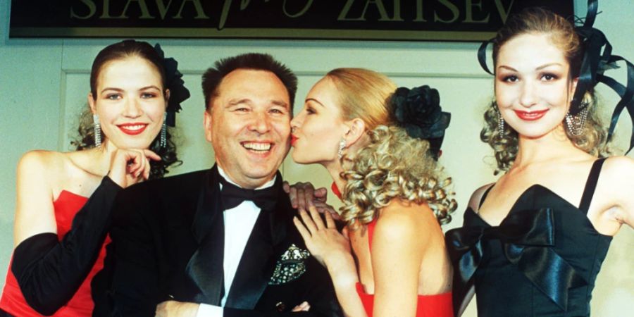 ARCHIV - Wjatscheslaw «Slawa» Saizew ist tot. Der Modedesigner starb im Alter von 85 Jahren. Foto: Waltraud Grubitzsch/dpa