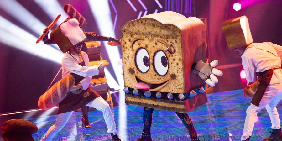 Die Figur «Der Toast» steht in der Prosieben-Show «The Masked Singer» auf der Bühne.