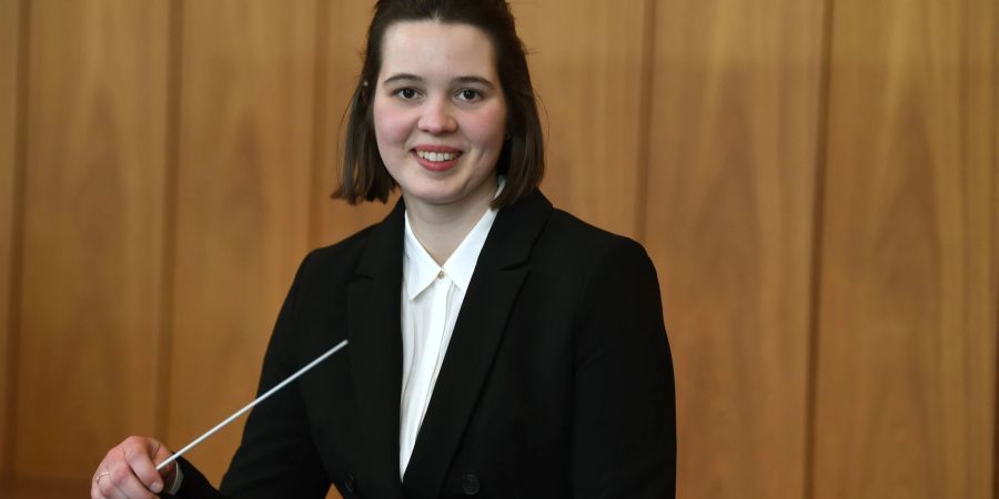 Die Nachwuchs-Dirigentin Mareike Jörling hat nicht vor, den Taktstock wieder aus der Hand zu legen.