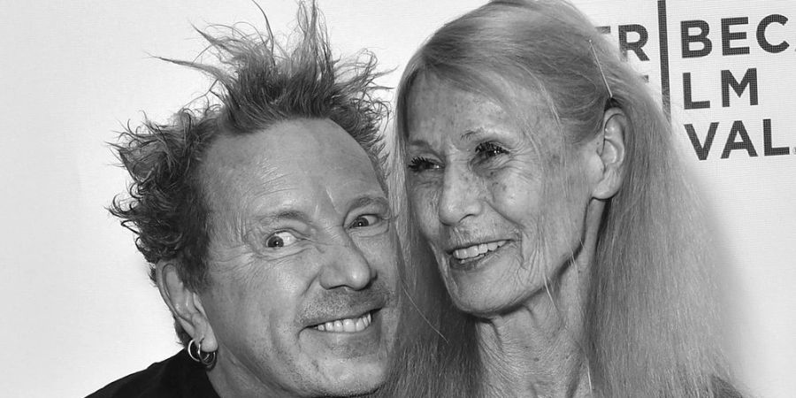 John Lydon mit seiner Frau Nora Forster im Jahr 2017 in London.