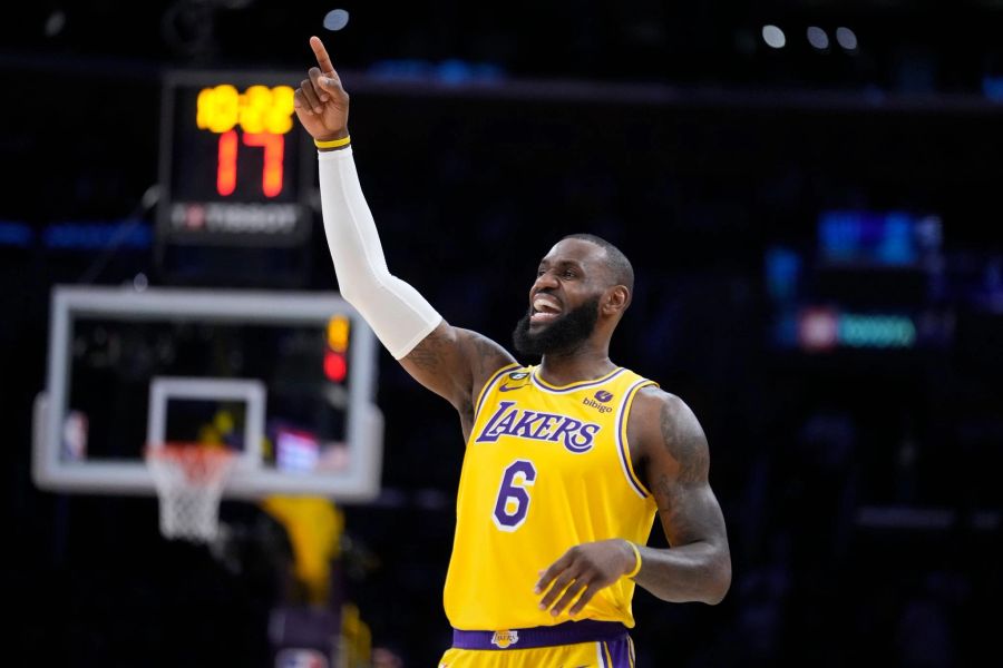 NBA-Superstar LeBron James belegt auf der Liste Rang 2 (121,2 Millionen Dollar). Marcio Jose Sanchez/AP