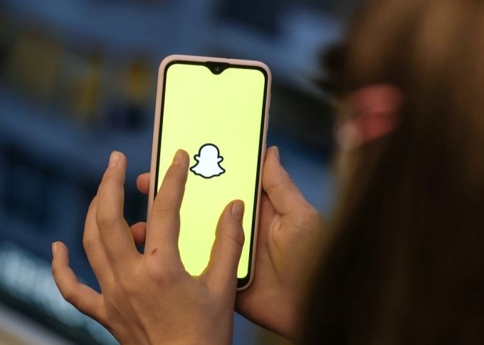 Auf Snapchat kann neuerdings mit einem Chatbot geschrieben werden. Snapchat KI