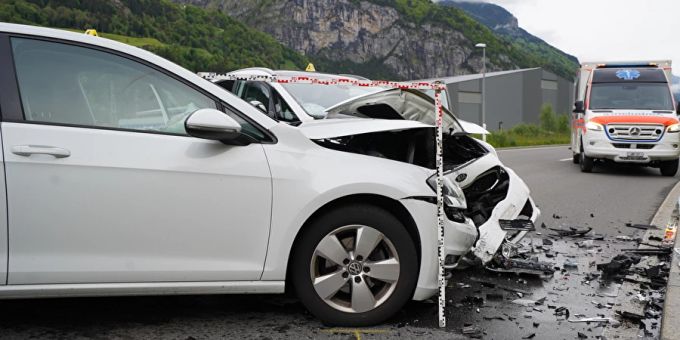 Erstfeld UR - 37-Jährige gerät auf Gegenfahrbahn – vier Verletzte