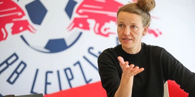 Viola Odebrecht, Leiterin Frauen- und Mädchenfussball von RB Leipzig, in der Red Bull Akademie. Viola Odebrecht, Leiterin Frauen- und Mädchenfussball von RB Leipzig, in der Red Bull Akademie.