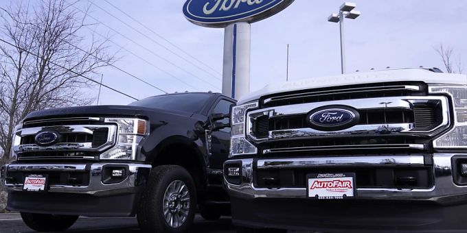 Der zweitgrösste US-Autobauer Ford ist mit überraschend starkem Wachstum ins Geschäftsjahr gestartet. Im ersten Quartal legte der Umsatz im Jahresvergleich um 20 Prozent auf 41,5 Milliarden Dollar zu, wie Ford am Dienstag nach US-Börsenschluss mitteilte. (Archivbild) Der zweitgrösste US-Autobauer Ford ist mit überraschend starkem Wachstum ins Geschäftsjahr gestartet. Im ersten Quartal legte der Umsatz im Jahresvergleich um 20 Prozent auf 41,5 Milliarden Dollar zu, wie Ford am Dienstag nach US-Börsenschluss mitteilte. (Archivbild)
