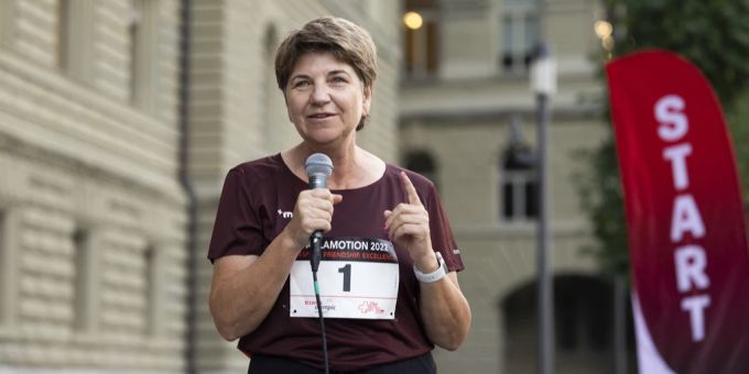 Bundesrätin Viola Amherd nimmt am Frauenlauf 2023 in Bern teil. Frauenlauf