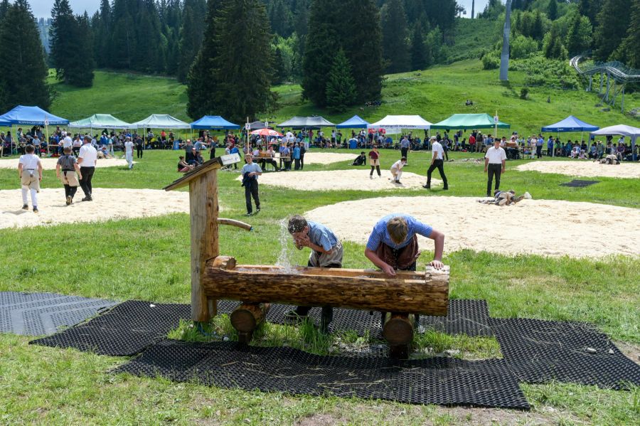 Der Schwingerbrunnen beim Buebeschwinget am Flumserberg.