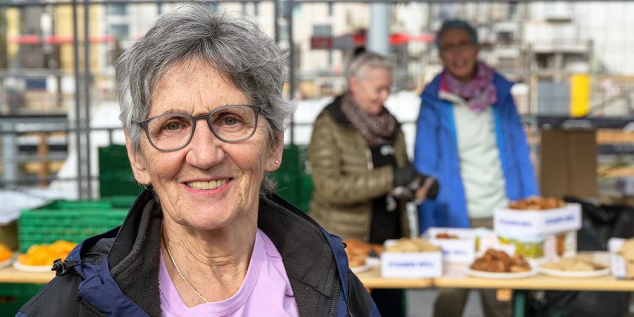 Allein am Ziel verarbeitete das Team von Frau Bachmann ca. 450-500 kg Orangen und rund 2000 Biber für die Stärkung der Athletinnen und Athleten im Ziel.