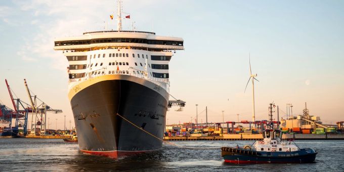 Hamburg - «Queen Mary 2» nach Pause wieder in Hamburg
