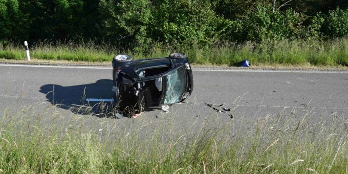 Der Autofahrer wurde beim Selbstunfall in Urnäsch verletzt. Selbstunfall in Urnäsch