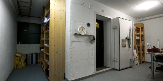 Der Eingang zum Luftschutzkeller in einem Haus in Männedorf ZH. luftschutzkeller