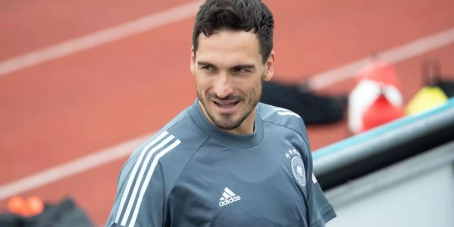 Die musikalische Darbietung seiner Teamkollegen gibt einen «extrem realistischen» Einblick in die Freizeitgestaltung, so Mats Hummels. Foto: Federico Gambarini/dpa