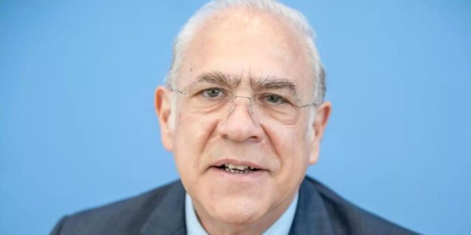 OECD-Generalsekretär Angel Gurria stellt den Wirtschaftsbericht der Organisation für Deutschland vor. Foto: Michael Kappeler/dpa OECD-Generalsekretär Angel Gurria stellt den Wirtschaftsbericht der Organisation für Deutschland vor. Foto: Michael Kappeler/dpa