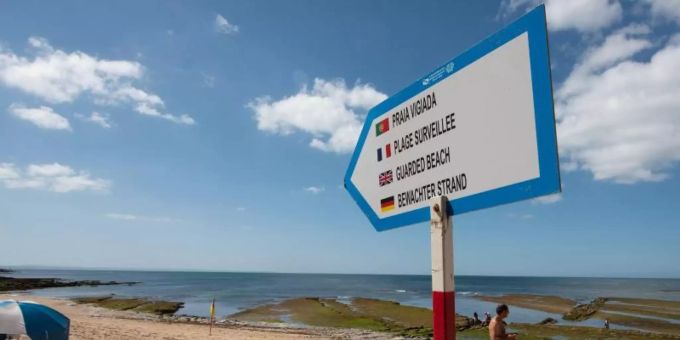 Der Strand von Parede in Lissabon. Das Robert Koch-Institut stuft Portugal als Virusvariantengebiet ein. Foto: Paulo Mumia/dpa Der Strand von Parede in Lissabon. Das Robert Koch-Institut stuft Portugal als Virusvariantengebiet ein. Foto: Paulo Mumia/dpa