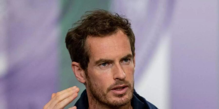 Hat sein Erstrundenmatch in Wimbledon gewonnen: Andy Murray bei einer Pressekonferenz im «All England Lawn Tennis and Croquet Club». Foto: Aeltc/Florian Eisele/PA Wire/dpa