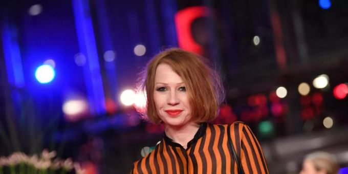 Schauspielerin Birgit Minichmayr hat Sonette von William Shakespeare vertont. Foto: Britta Pedersen/dpa birgit minichmayr