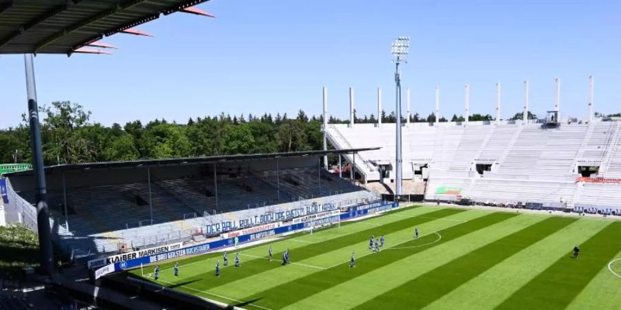 Der Karlsruher SC setzt bei den Besuchern im heimischen Wildparkstadion künftig auf 2G. Foto: Markus Gilliar/Getty-Pool/dpa