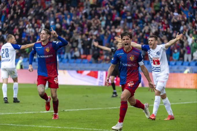 Valentin Stocker (FC Basel) feiert sein Tor zum 1:0 gegen den FC Luzern. Valentin Stocker FC Basel