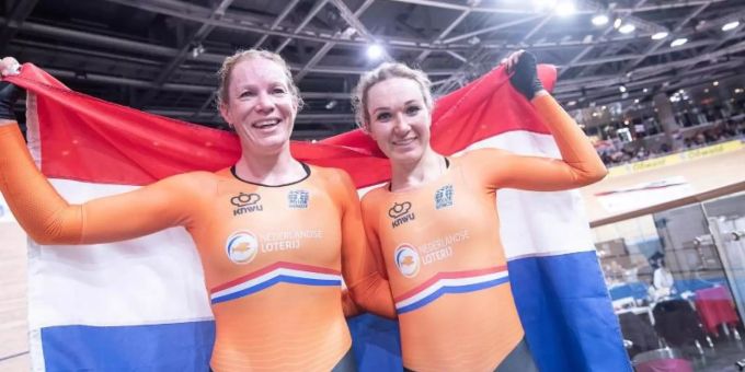 Musste sich einer Not-OP unterziehen: Amy Pieters (r, hier im Jahr 2020 mit Kirsten Wild). Foto: Sebastian Gollnow/dpa Musste sich einer Not-OP unterziehen: Amy Pieters (r, hier im Jahr 2020 mit Kirsten Wild). Foto: Sebastian Gollnow/dpa