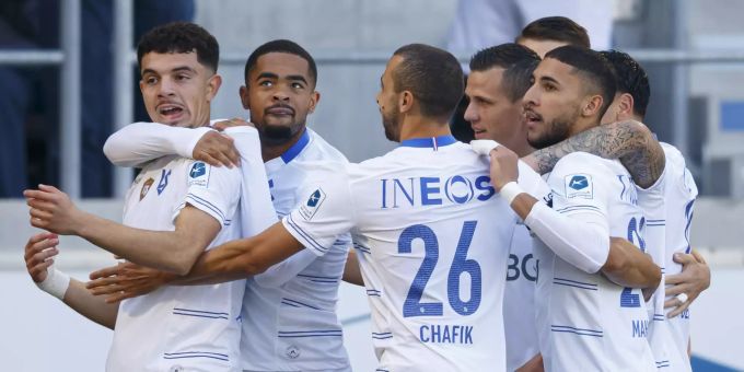 Zeki Amdouni (li.) feiert sein Tor zum 1:0 für Lausanne gegen GC. Lausanne Grasshopper Club Zürich
