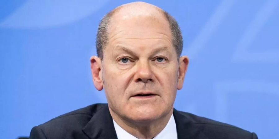 Bundeskanzler Olaf Scholz (SPD) äussert sich bei einer Pressekonferenz nach den Beratungen zur Corona-Pandemie im Bundeskanzleramt. Foto: Bernd von Jutrczenka/dpa Pool/dpa