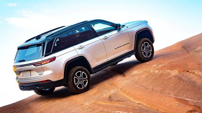 Der Jeep Grand Cherokee 4xe macht auch im Gelände immer eine gute Figur Jeep Grand Cherokee 4xe