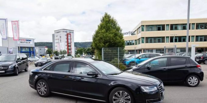 Das sogenannte Dienstwagenprivileg macht den Besitz von überwiegend klima- und umweltschädlichen Firmenwagen steuerlich attraktiv. (Archivbild). Foto: Philipp von Ditfurth/dpa Das sogenannte Dienstwagenprivileg macht den Besitz von überwiegend klima- und umweltschädlichen Firmenwagen steuerlich attraktiv. (Archivbild). Foto: Philipp von Ditfurth/dpa