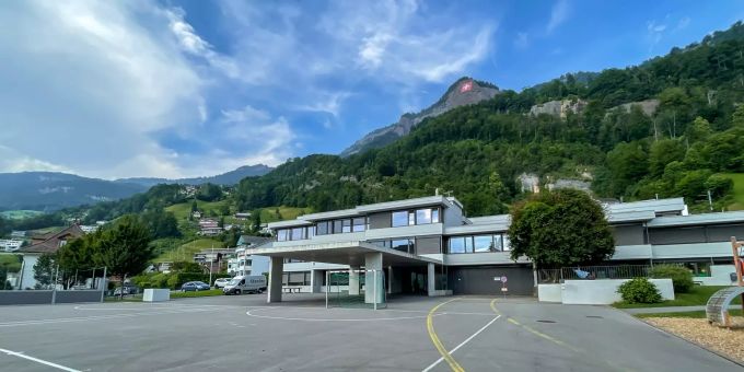 Das Schulhaus in Vitznau. Das Schulhaus in Vitznau.