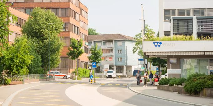 Bahnhofstrasse im Zentrum von Effretikon. Bahnhofstrasse im Zentrum von Effretikon.