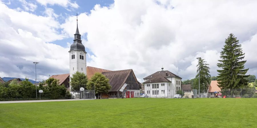 Die römisch-katholische Kirche St. Peter in Brislach.