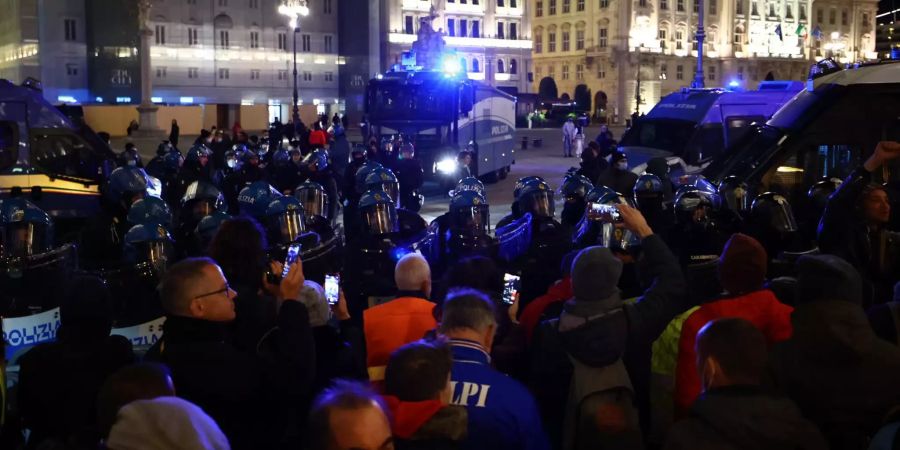 Protest against Green Pass in Trieste