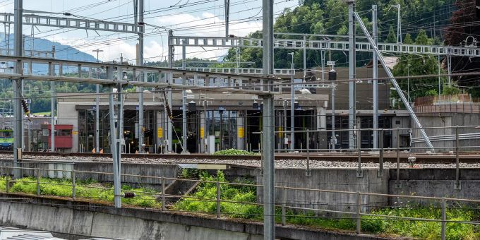 Die BLS Werkstätten an der Krattigstrasse in Spiez. Die BLS Werkstätten an der Krattigstrasse in Spiez.