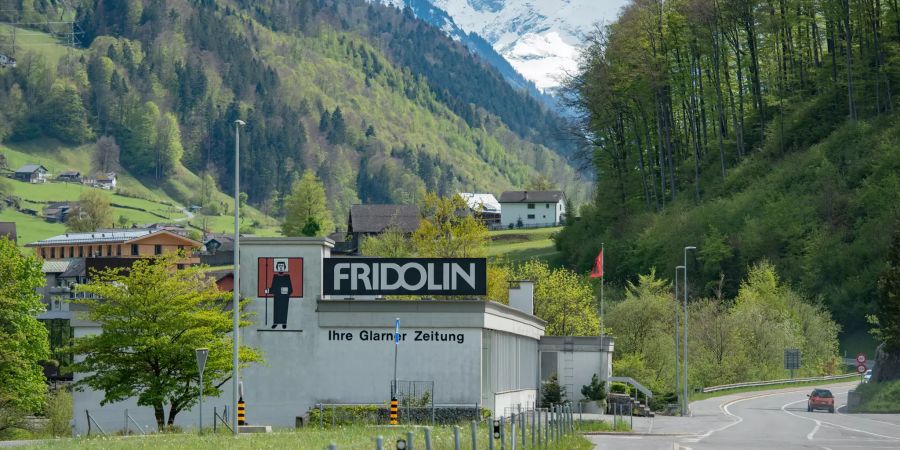 Fridolin Druck und Medien-Schwanden in Glarus Süd mit Tödi.