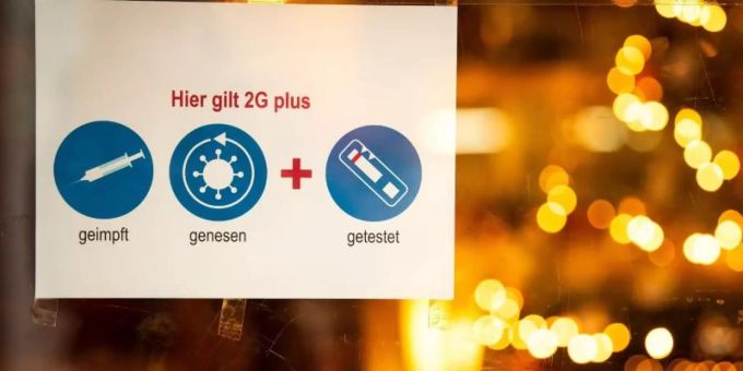 Vollständig gegen das Coronavirus geimpft oder von einer Covid-Infektion genesen, ist in mehreren Bundeländern für zahlreiche Aktivitäten nicht mehr ausreichend. Foto: Sina Schuldt/dpa Vollständig gegen das Coronavirus geimpft oder von einer Covid-Infektion genesen, ist in mehreren Bundeländern für zahlreiche Aktivitäten nicht mehr ausreichend. Foto: Sina Schuldt/dpa
